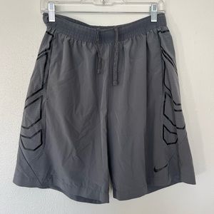 Nike Mens basketball Grey Shorts Size Large